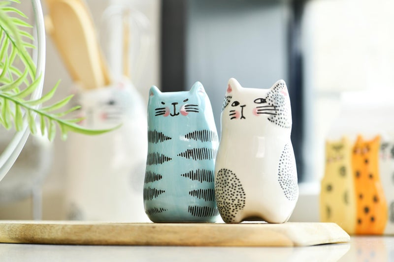 Bico Cartoon Cat Salt & Pepper Shaker Set, Handpainted Stoneware, Dishwasher Safe - Image 4